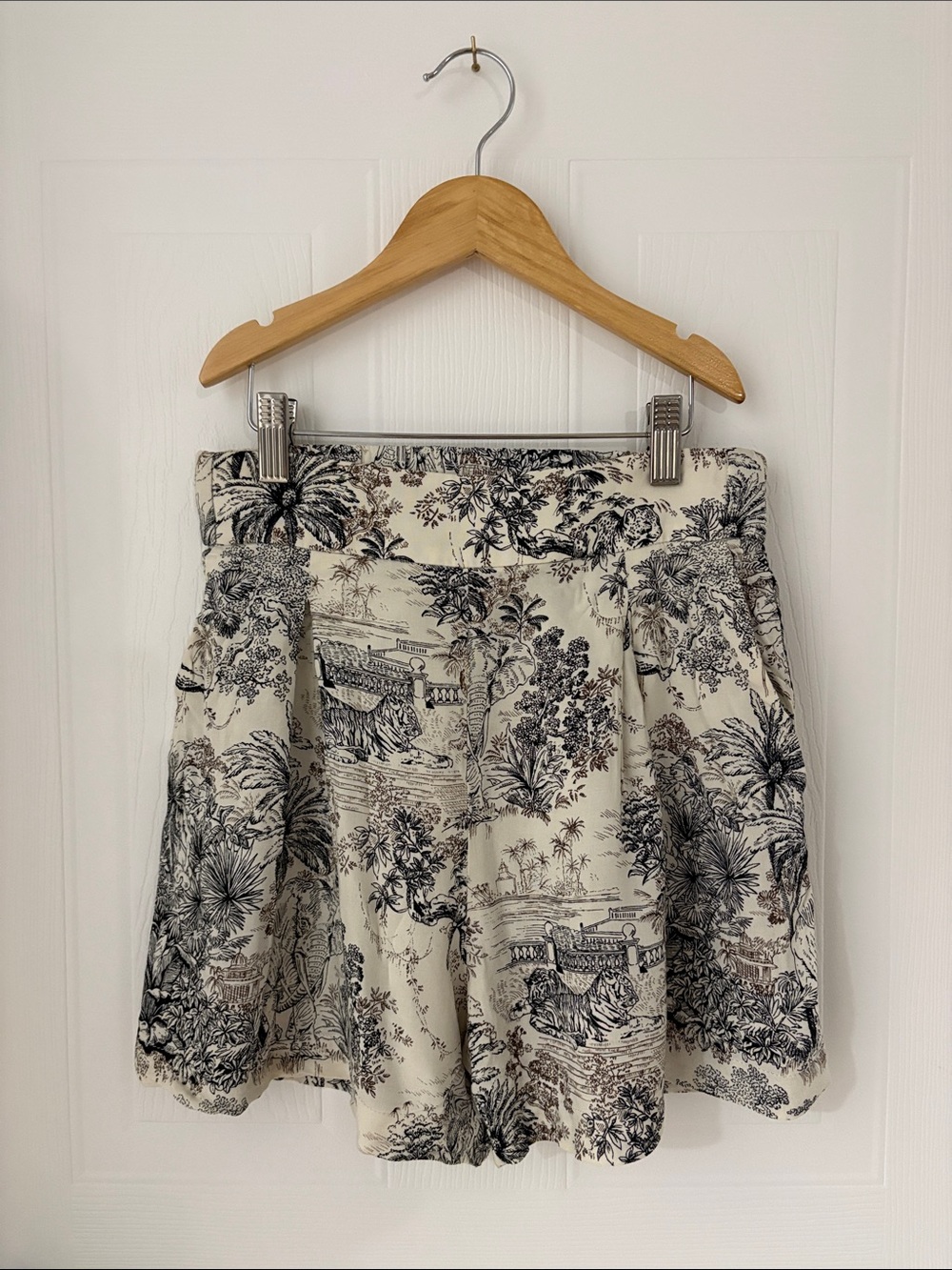 H&M Black & White Toile Skort